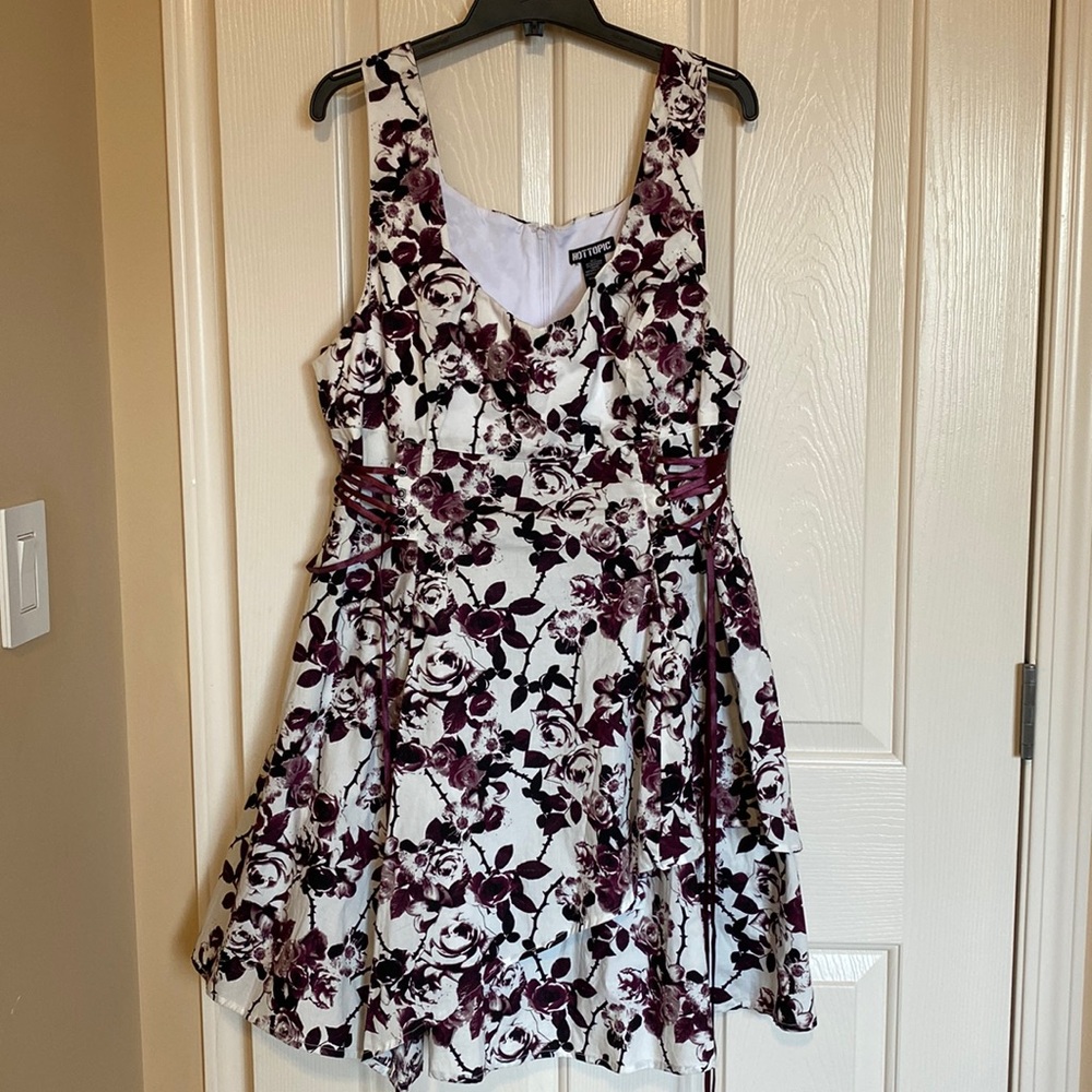 Hot topic dress - Picture 1 of 2